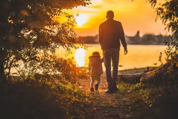 image of dad and child - parental alienation Derby